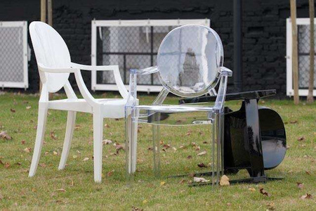 Königlicher transparenter Stuhl