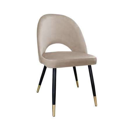 Jasnobrązowe tapicerowane krzesło LUNA materiał MG-06 ze złotą nóżką